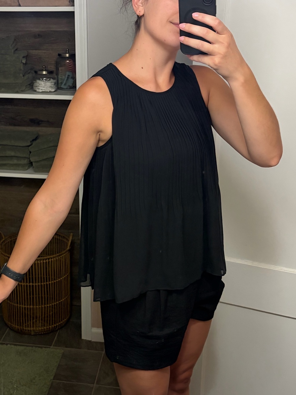 Sleeveless Black Pleated Tank Top - Picture 3 of 5